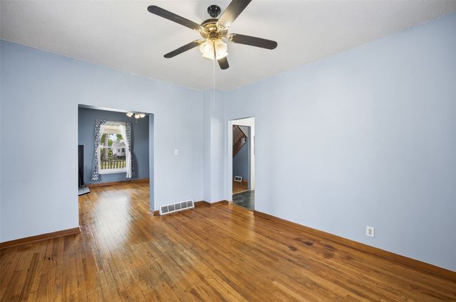 900 E Avenue NW, Cedar Rapids, IA 52405