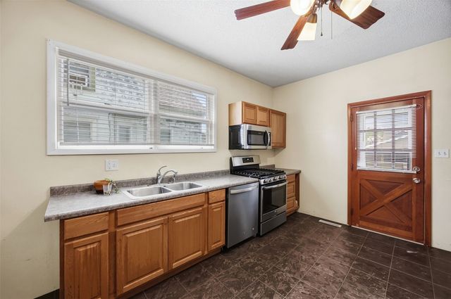 900 E Avenue NW, Cedar Rapids, IA 52405