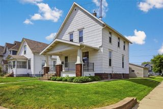 900 E Avenue NW, Cedar Rapids, IA 52405