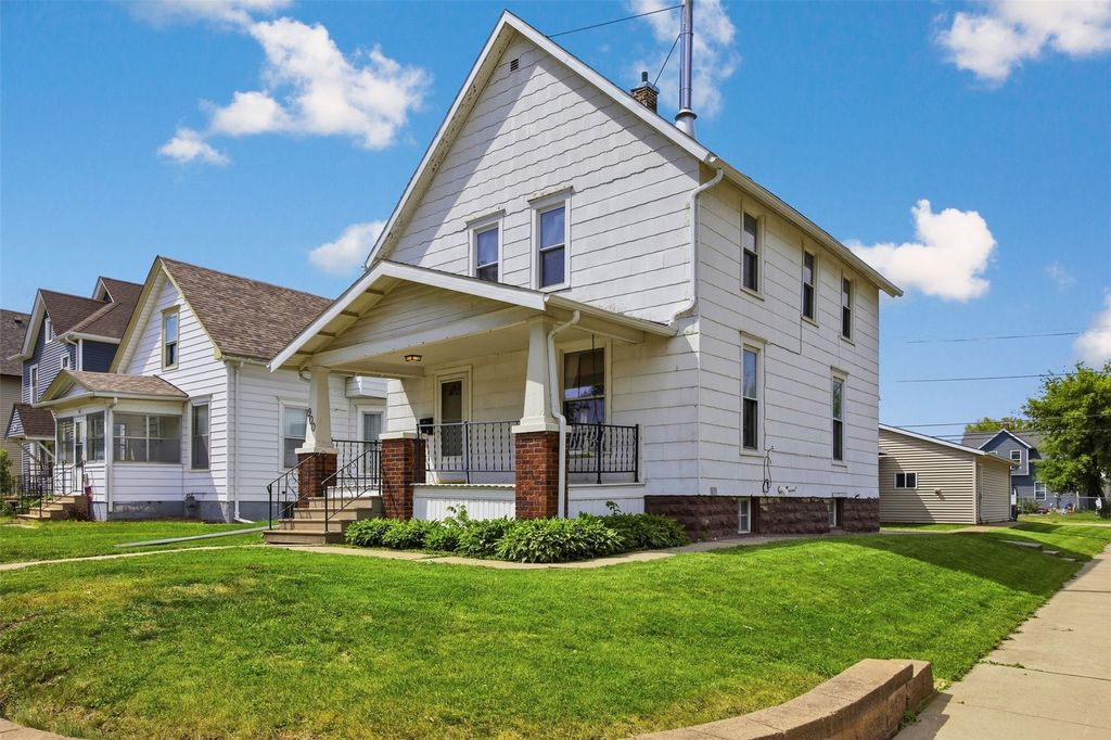 900 E Avenue NW, Cedar Rapids, IA 52405