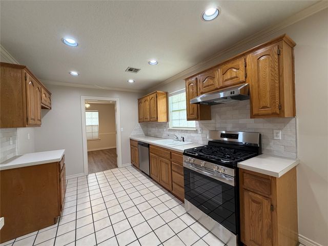 9203 S 73rd East Avenue, Tulsa, OK 74133
