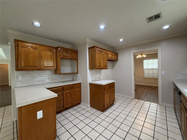 9203 S 73rd East Avenue, Tulsa, OK 74133