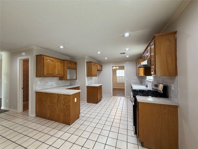 9203 S 73rd East Avenue, Tulsa, OK 74133