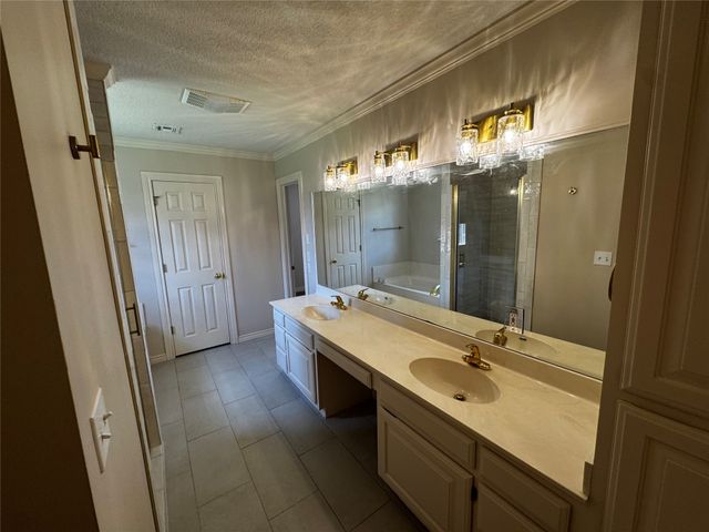 9203 S 73rd East Avenue, Tulsa, OK 74133
