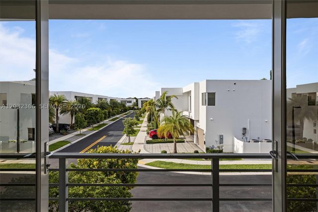 10296 NW 74th Terrace, Doral, FL 33178