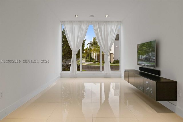 10296 NW 74th Terrace, Doral, FL 33178