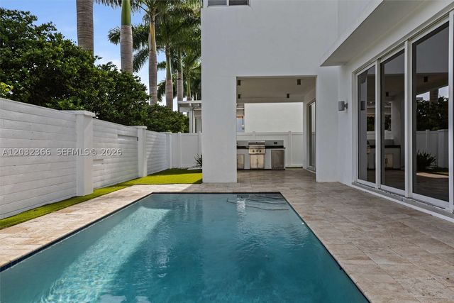10296 NW 74th Terrace, Doral, FL 33178
