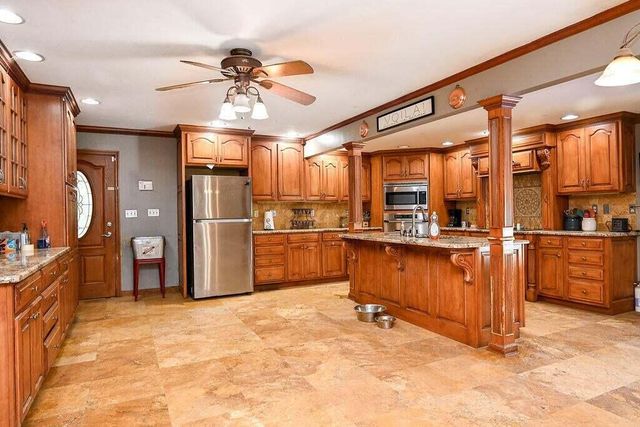 121 Co Rd 892, Etowah, TN 37331