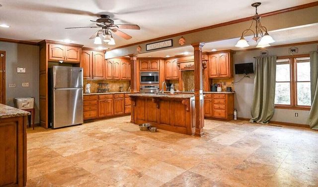 121 Co Rd 892, Etowah, TN 37331