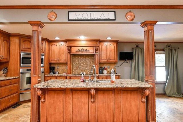 121 Co Rd 892, Etowah, TN 37331