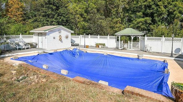 121 Co Rd 892, Etowah, TN 37331