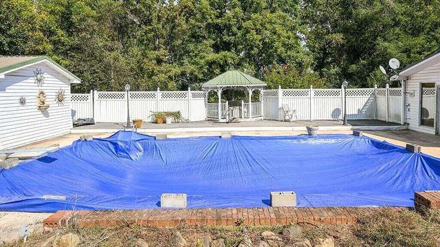 121 Co Rd 892, Etowah, TN 37331