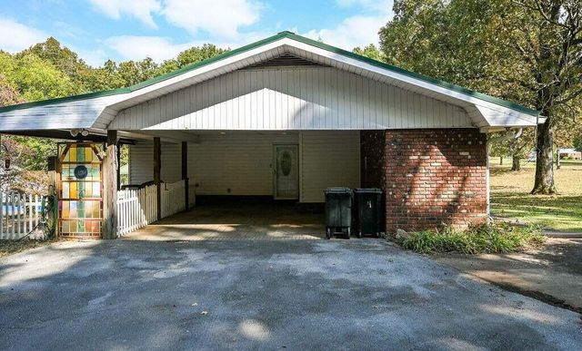 121 Co Rd 892, Etowah, TN 37331