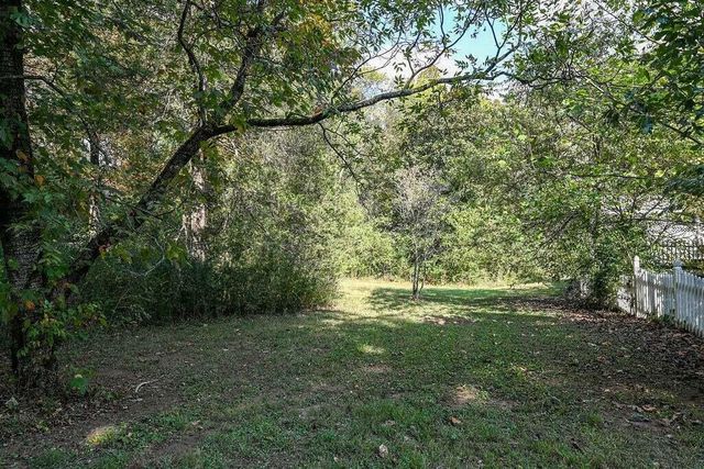 121 Co Rd 892, Etowah, TN 37331