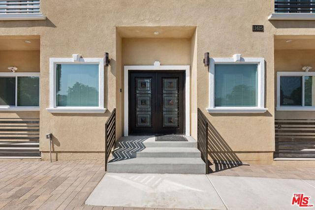 11625 Haynes Street, North Hollywood, CA 91606