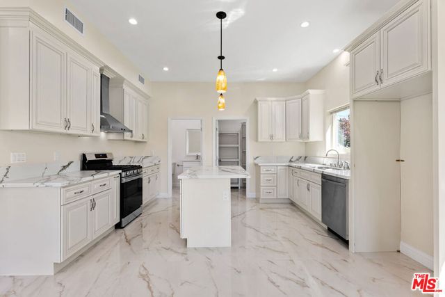 11625 Haynes Street, North Hollywood, CA 91606