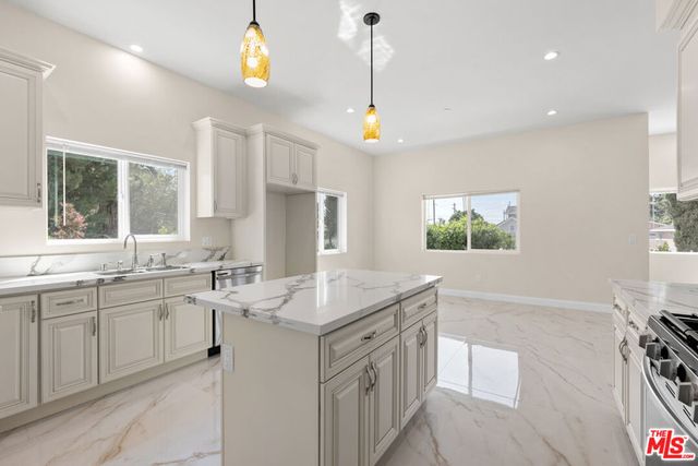 11625 Haynes Street, North Hollywood, CA 91606