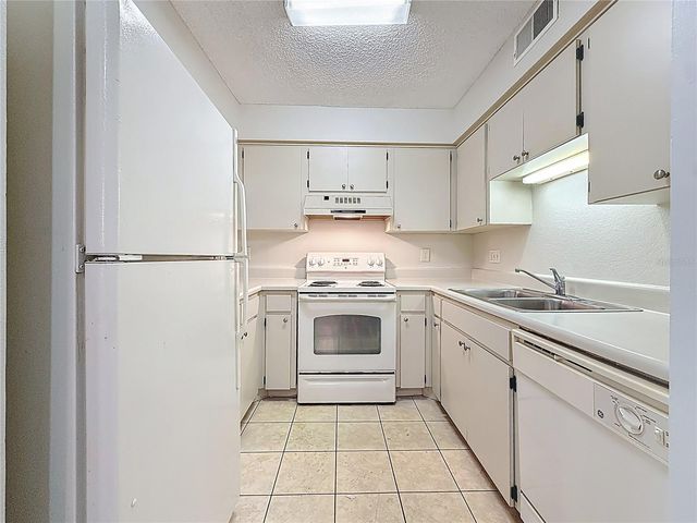 2690 CORAL LANDINGS BOULEVARD 516, Palm Harbor, FL 34684