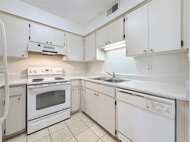 2690 CORAL LANDINGS BOULEVARD 516, Palm Harbor, FL 34684