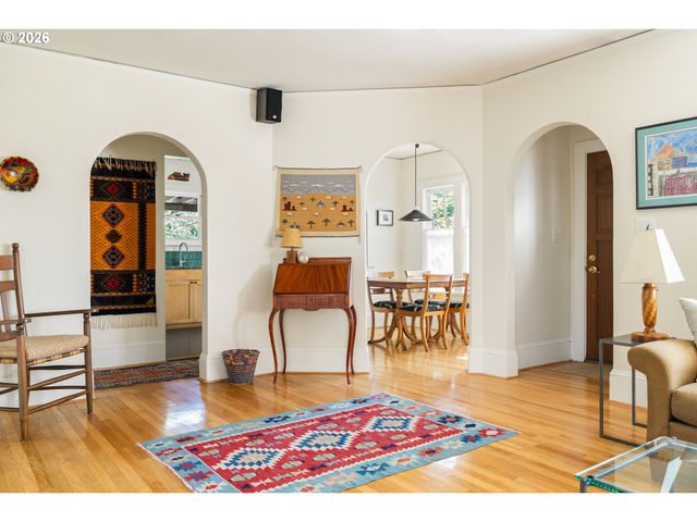 1941 Sw CANBY St, Portland, OR 97219