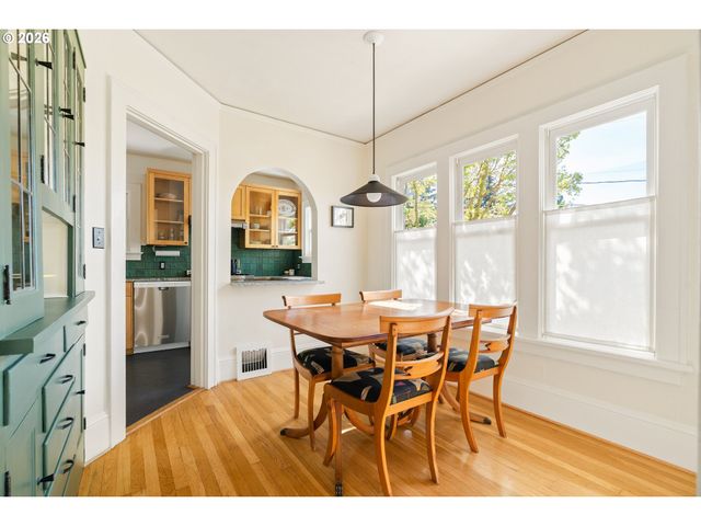 1941 Sw CANBY St, Portland, OR 97219