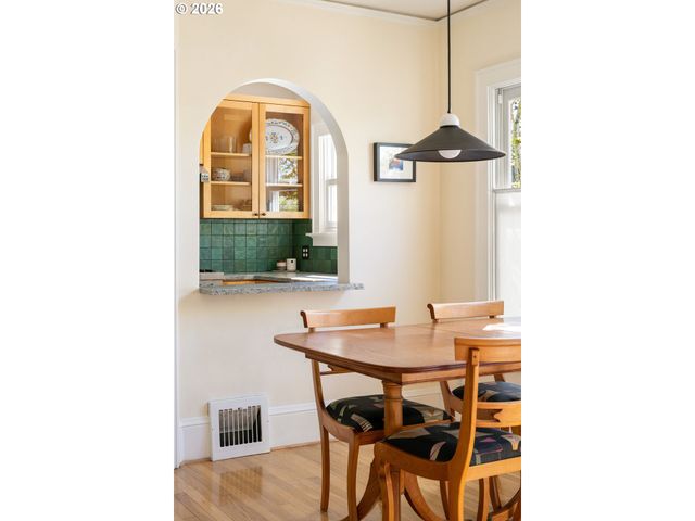 1941 Sw CANBY St, Portland, OR 97219