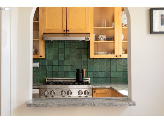 1941 Sw CANBY St, Portland, OR 97219