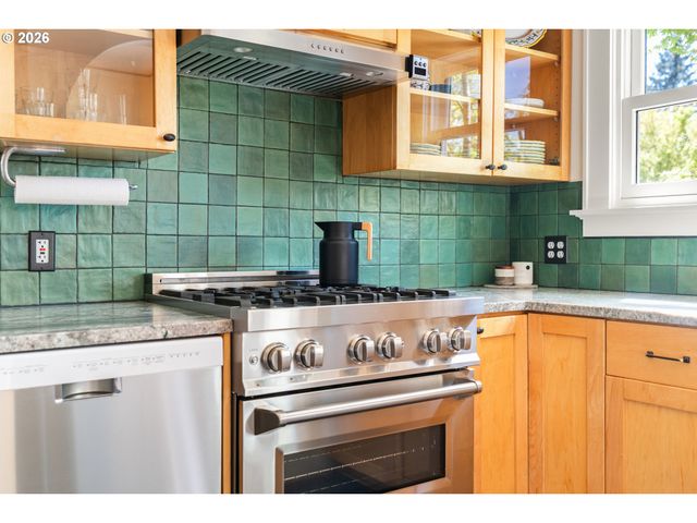 1941 Sw CANBY St, Portland, OR 97219