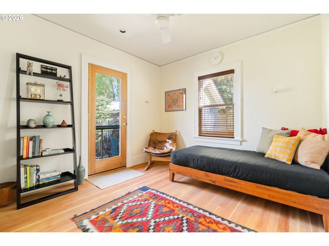 1941 Sw CANBY St, Portland, OR 97219