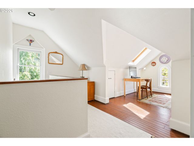 1941 Sw CANBY St, Portland, OR 97219