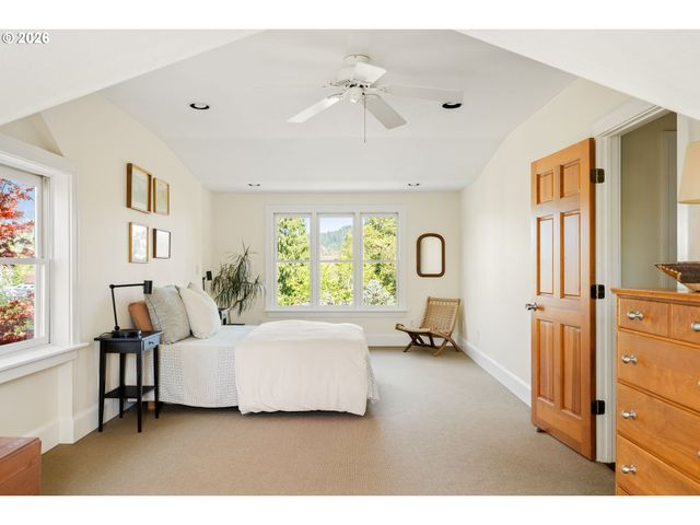 1941 Sw CANBY St, Portland, OR 97219