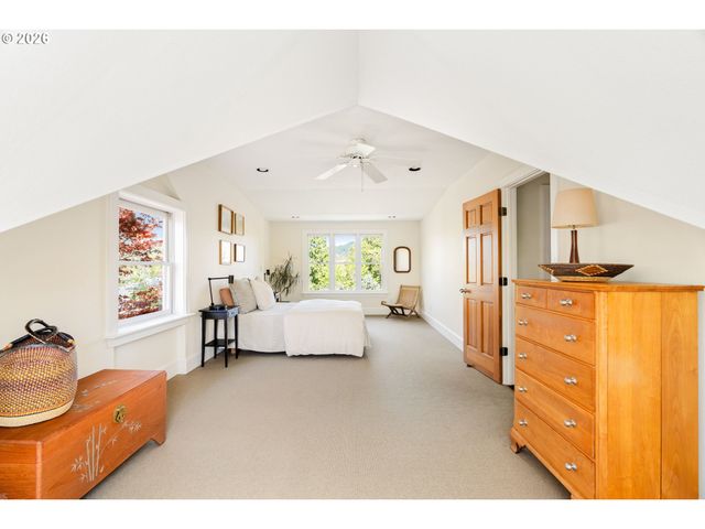 1941 Sw CANBY St, Portland, OR 97219