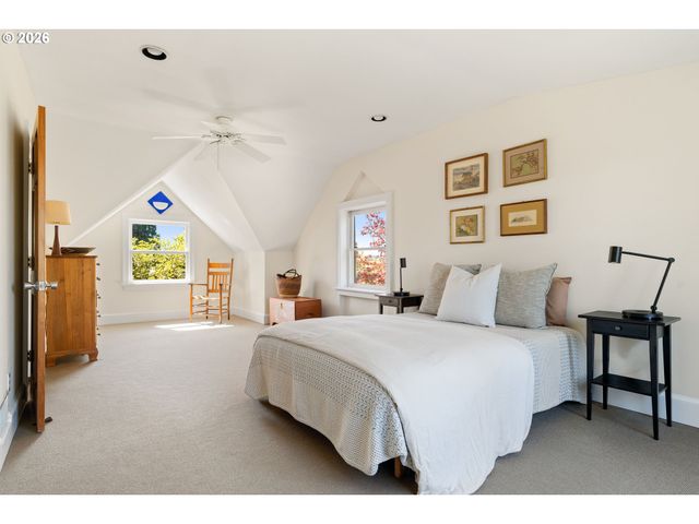 1941 Sw CANBY St, Portland, OR 97219