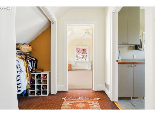 1941 Sw CANBY St, Portland, OR 97219