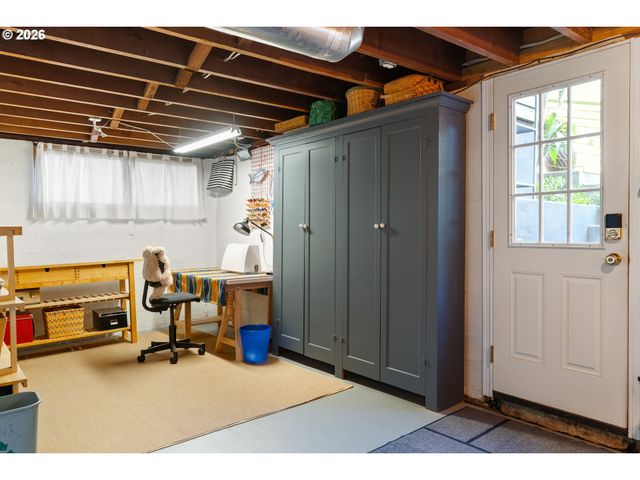 1941 Sw CANBY St, Portland, OR 97219