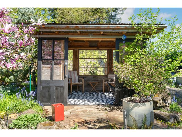 1941 Sw CANBY St, Portland, OR 97219