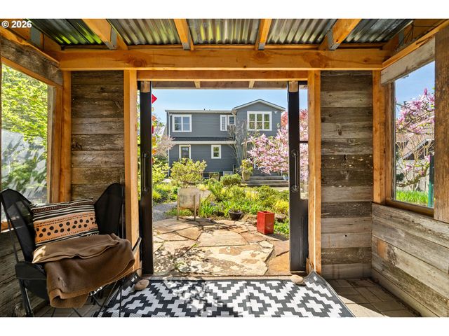 1941 Sw CANBY St, Portland, OR 97219