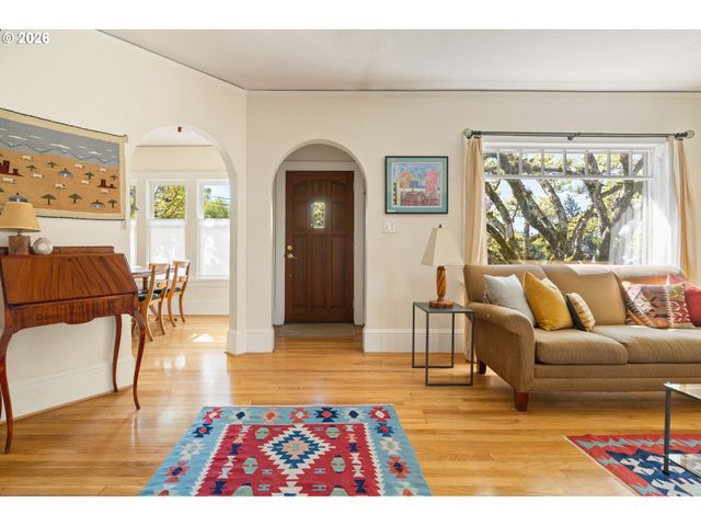 1941 Sw CANBY St, Portland, OR 97219