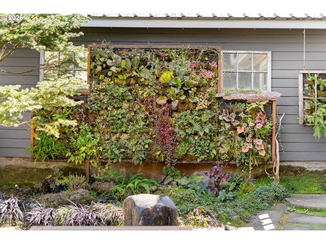 1941 Sw CANBY St, Portland, OR 97219