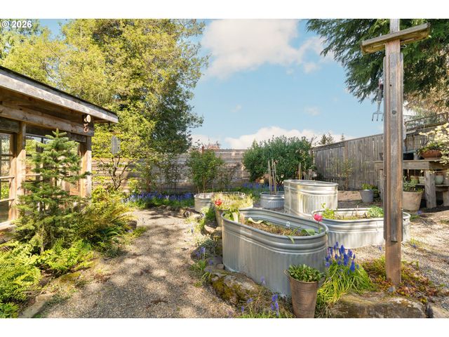 1941 Sw CANBY St, Portland, OR 97219