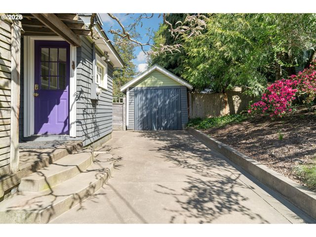 1941 Sw CANBY St, Portland, OR 97219