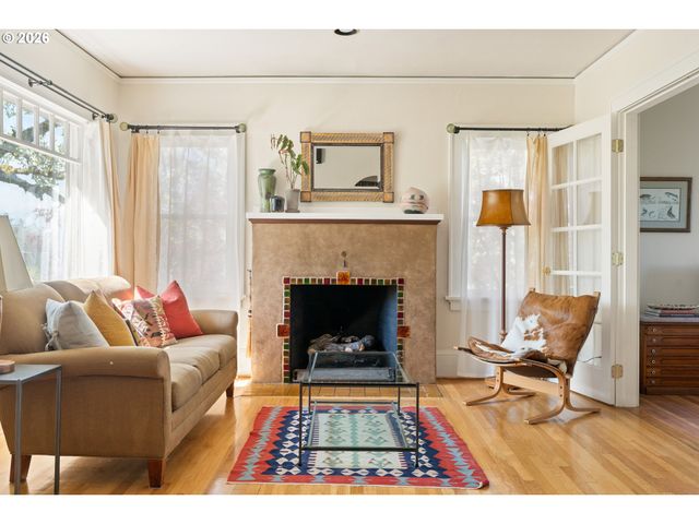 1941 Sw CANBY St, Portland, OR 97219