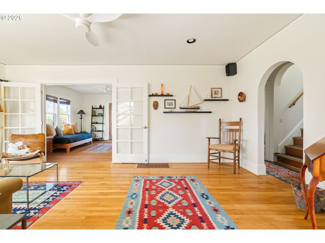 1941 Sw CANBY St, Portland, OR 97219