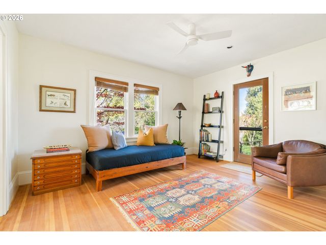 1941 Sw CANBY St, Portland, OR 97219