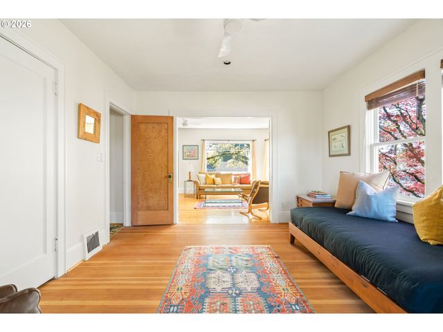 1941 Sw CANBY St, Portland, OR 97219