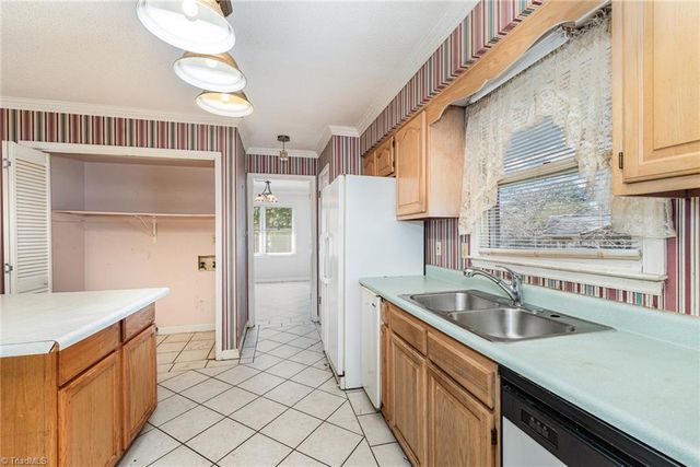 207 N Rotary Drive A, High Point, NC 27262