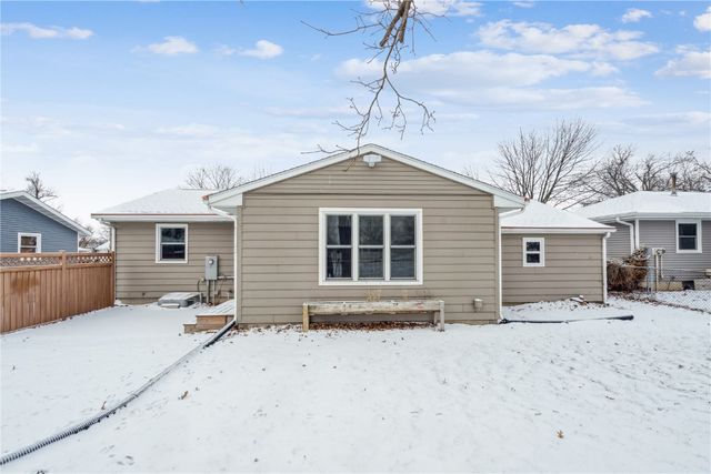 2407 SW Teresa Drive, Cedar Rapids, IA 52404