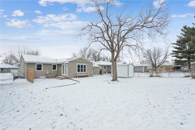 2407 SW Teresa Drive, Cedar Rapids, IA 52404