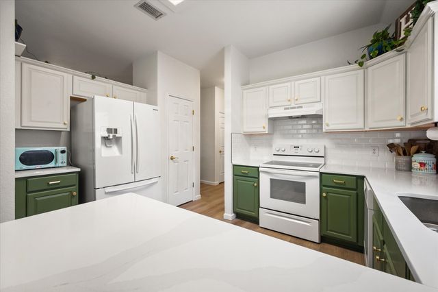 1221 Highcrest Drive, Burleson, TX 76028