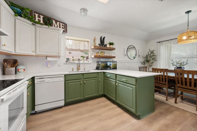 1221 Highcrest Drive, Burleson, TX 76028